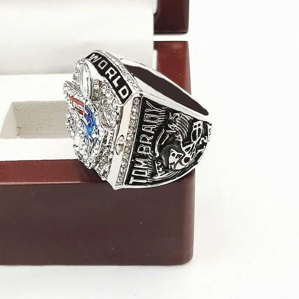 Lot Detail - 2001 New England Patriots Super Bowl XXXVI Ring With Original  Presentation Box