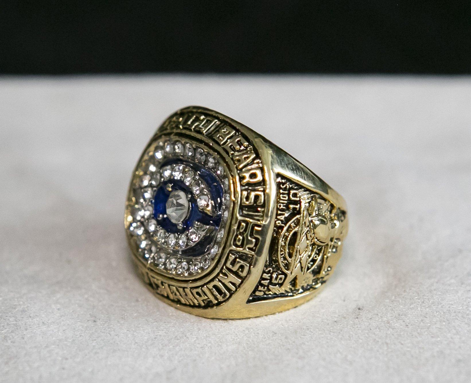 Sold at Auction: A Rare Jostens 1985 Chicago Bears Super Bowl XX  Championship Salesman Sample Ring Crafted to William The Refrigerator  Perry's Size With Original Presentation Box